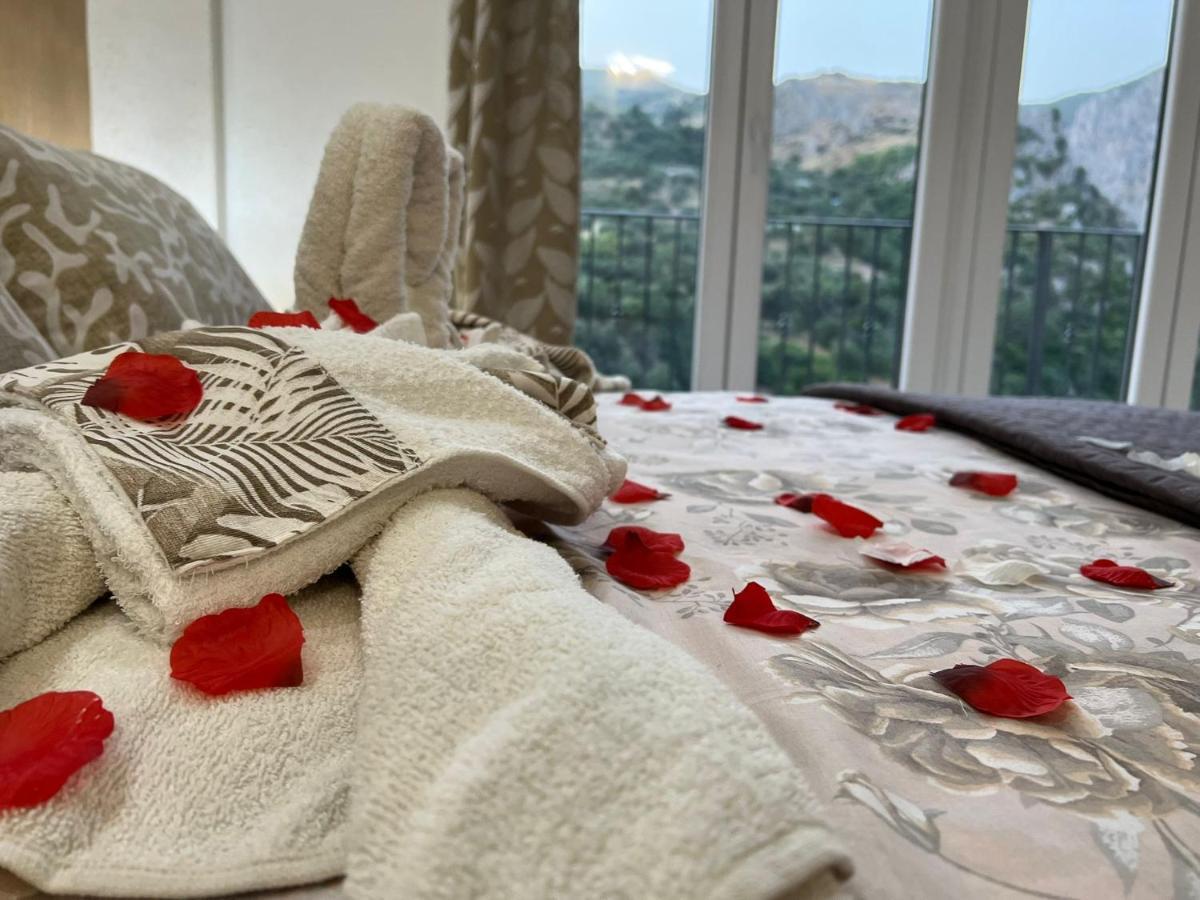 Bed and Breakfast L'Oasi Del Raganello Чивита Экстерьер фото